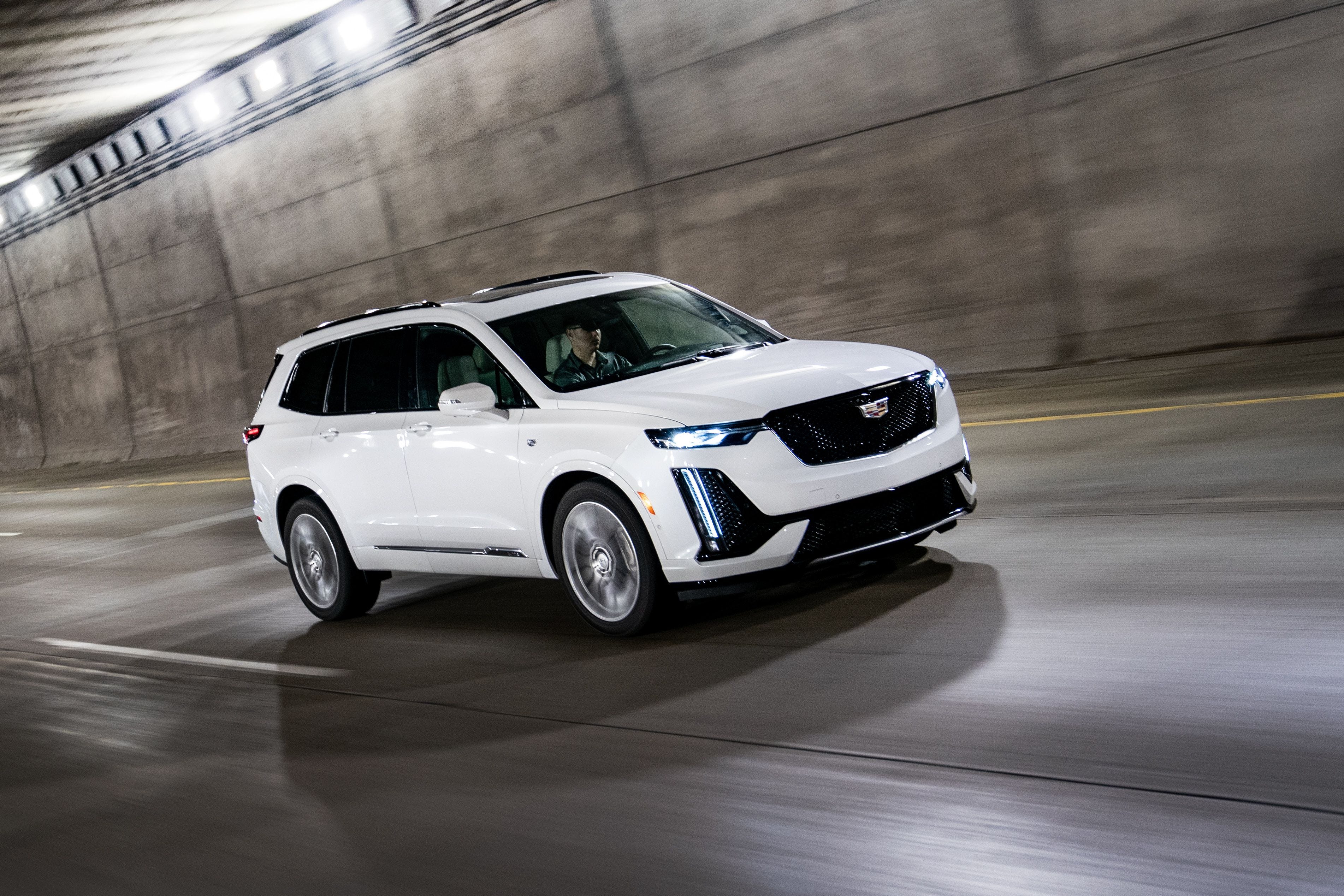Cadillac XT6 SUV Hidup Kembali, Mesin Bensin Bertahan di Tengah Gempuran EV