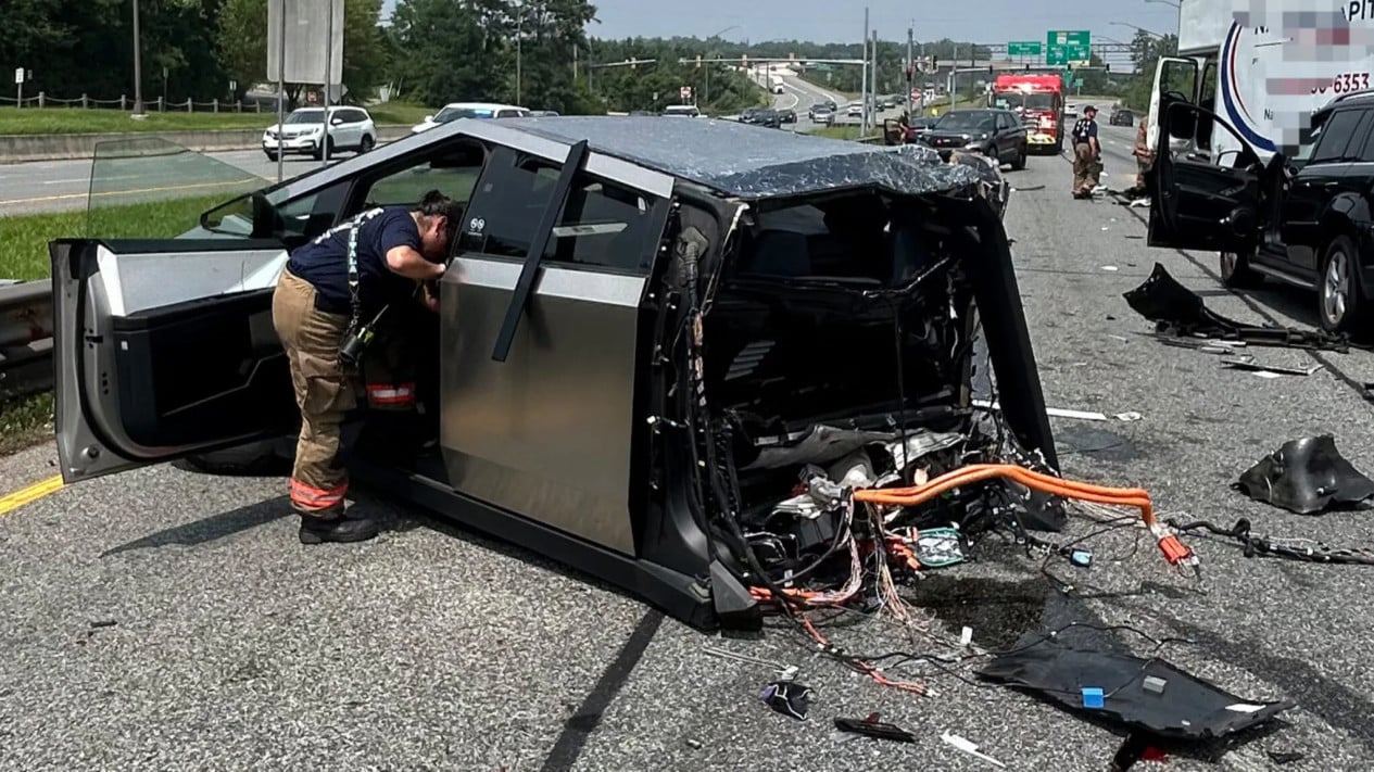 Kecelakaan Beruntun di Maryland, Tesla Cybertruck Terbelah Dua Usai Dihantam Tronton