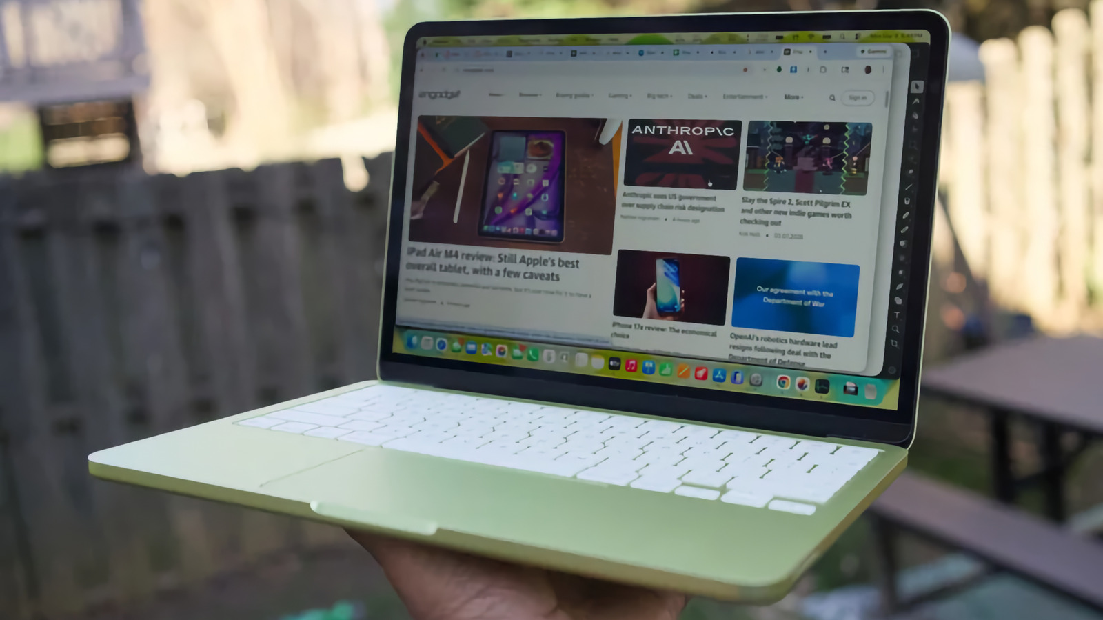 Bocoran Apple 2026-2027: MacBook Neo dengan Chip iPhone, MacBook Ultra Layar OLED, dan M7 untuk MacBook Pro