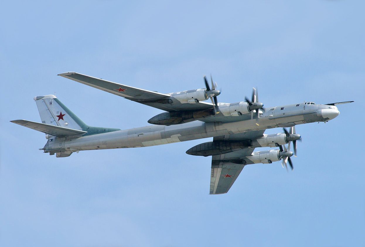 Citra Satelit Konfirmasi Drone Ukraina Hancurkan Bomber Strategis Tu-95MS Rusia di Pangkalan Engels-2