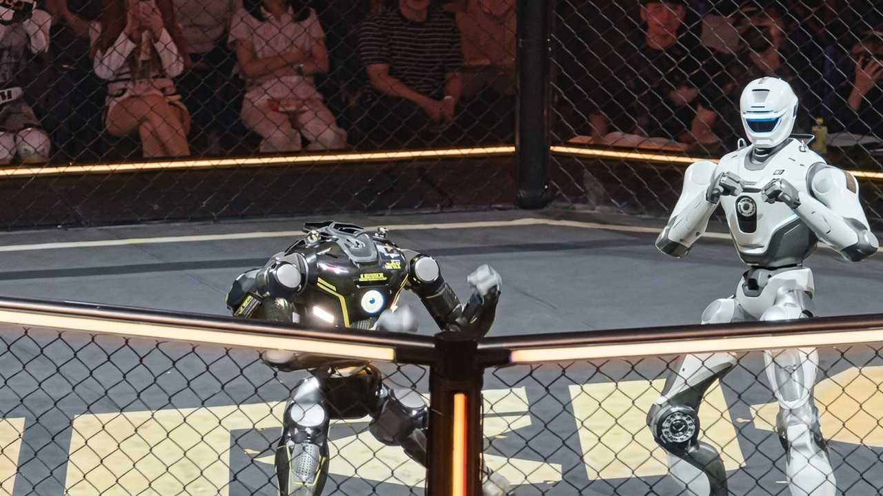 Robot Humanoid T800 Kehilangan Kepala di Ring MMA Perdana, Buktikan Ketahanan Fisik di Turnamen URKL Shenzhen