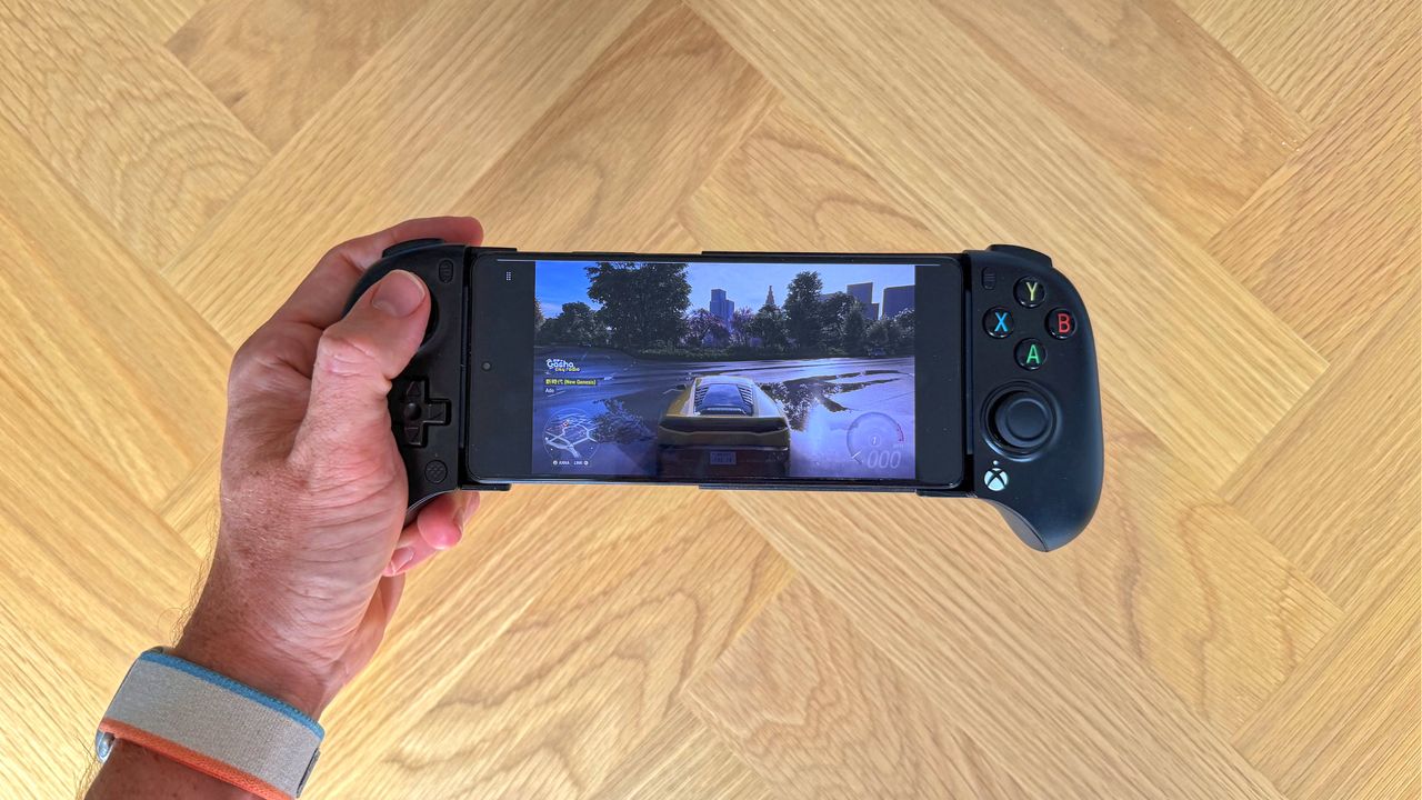 Review 8BitDo Ultimate Mobile Gaming Controller Xbox Edition: Grip HP Terjangkau untuk Cloud Gaming, Tapi Bermasalah di Game Native