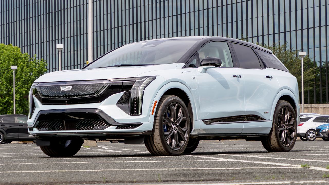 Cadillac Optiq V-Series 2026 Meluncur dengan Tenaga 519 HP, Harga Bersaing dengan BMW iX