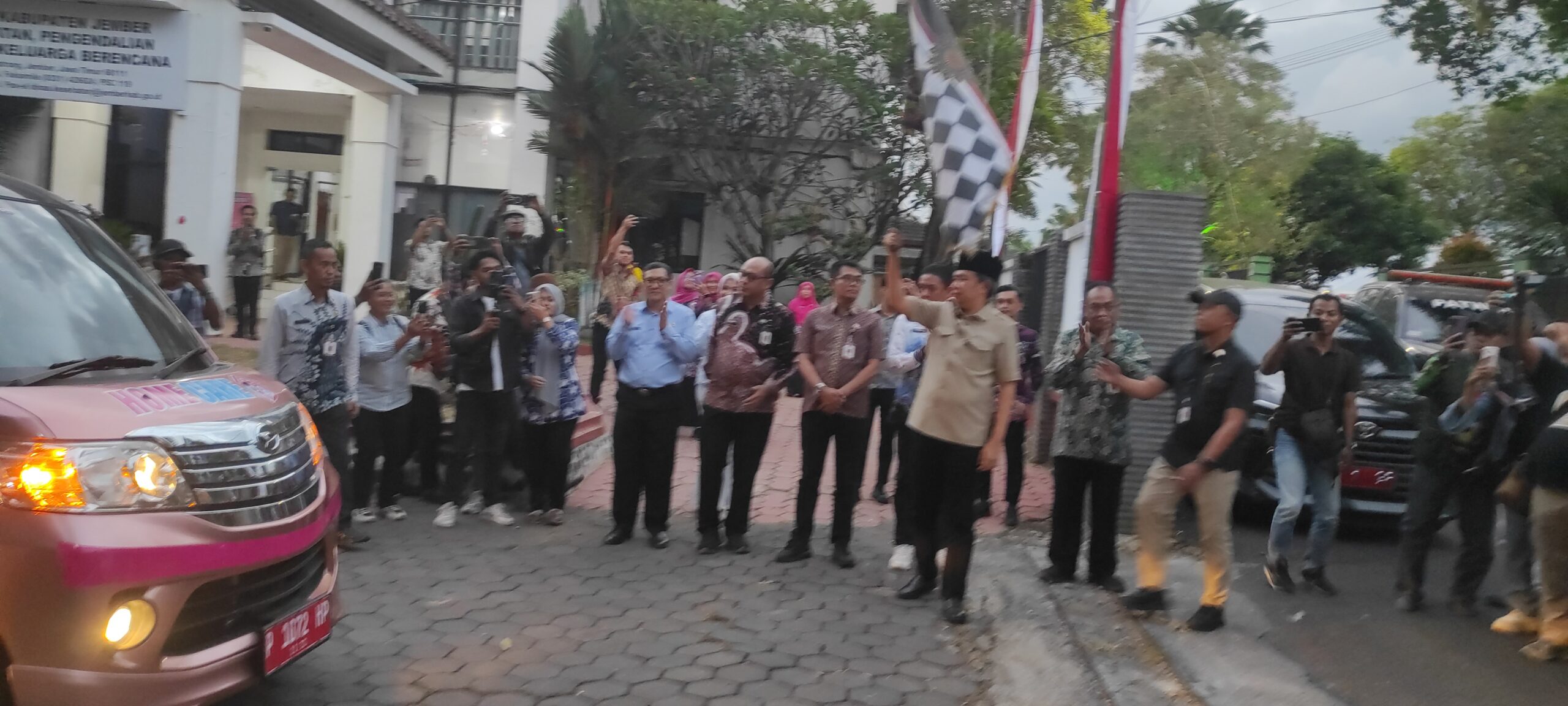 50 Unit Mobil Homecare Resmi Meluncur untuk Layani Warga Miskin Ekstrem di Jember