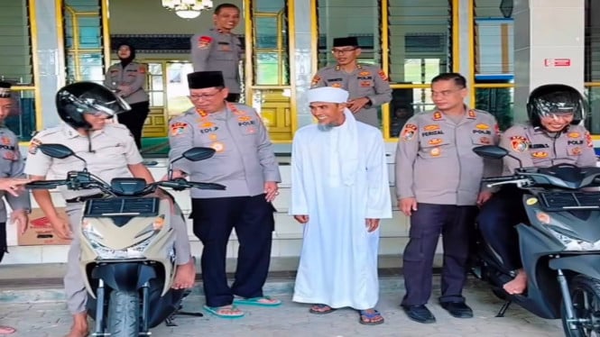 Dua Personel SPN Polda Lampung Dapat Sepeda Motor dari Kepala SPN Usai Istiqomah Salat Berjamaah 40 Hari