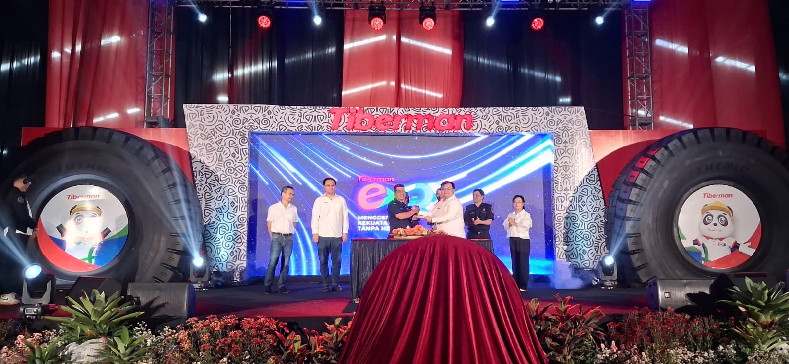 Gresik Gelar Pameran Ban Mandiri Pertama, Tiberman Pamerkan Ban Raksasa hingga Logistik Terintegrasi