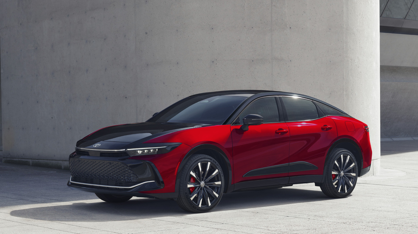 Toyota Crown 2027 Ubah Skema Cat Dua Warna, Bagian Belakang Hitam yang Dikritik Kini Dihilangkan