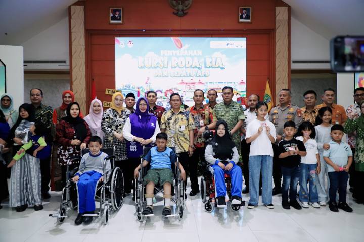 Hari Anak Nasional 2026, Pemkot Tangerang Salurkan Puluhan Kursi Roda dan Sepatu AFO untuk Anak Disabilitas