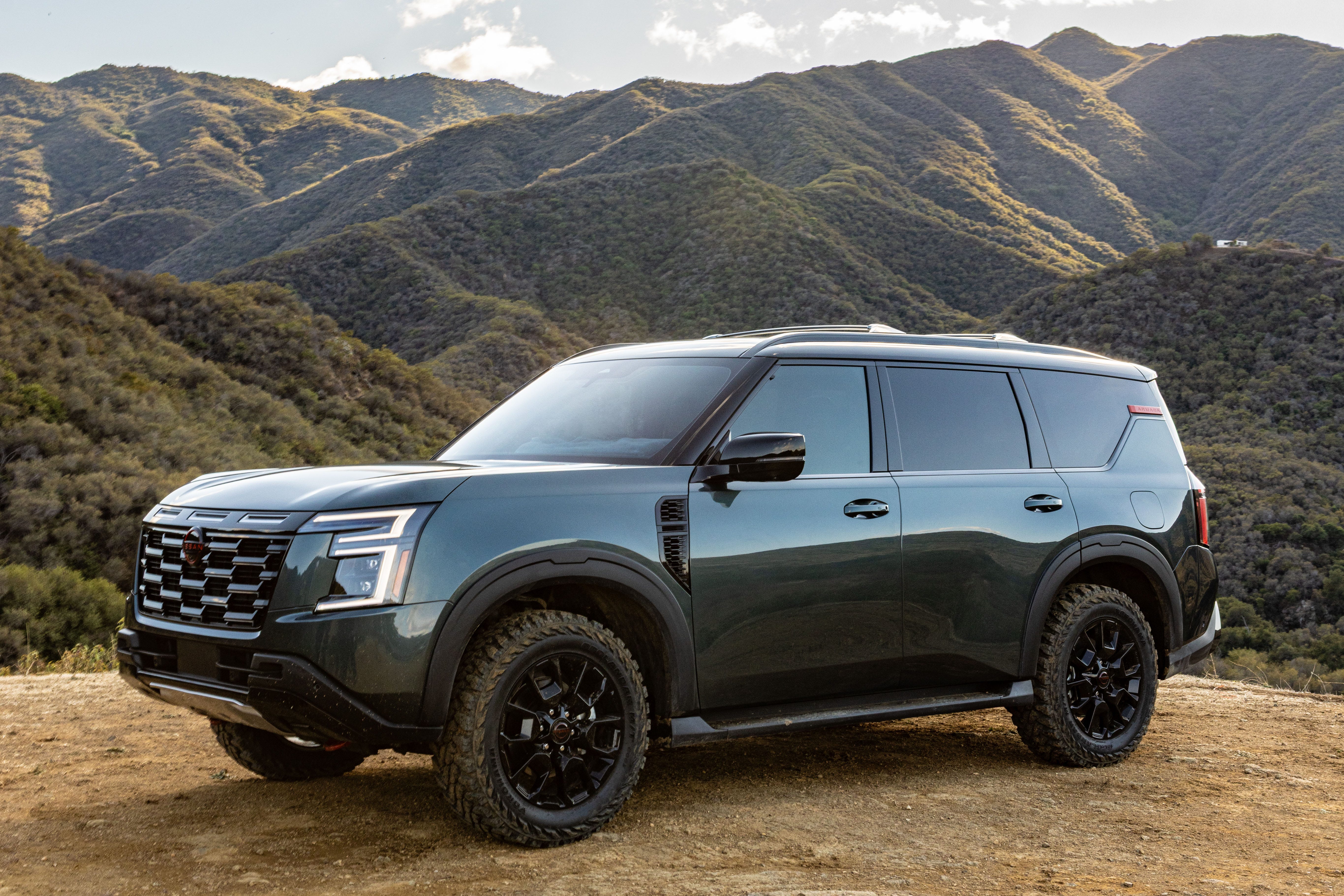 Nissan Armada PRO-4X 2026 Hadir dengan Mesin Twin-Turbo V6 425 HP, Siap Tinggalkan Aspal