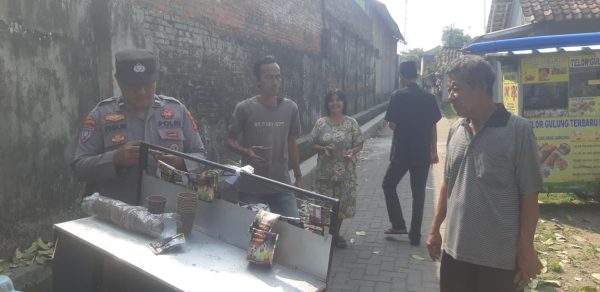 Bhabinkamtibmas Rangkasbitung Gelar Warbinling di Muara Ciujung Barat, Warga Bebas Curhat Sambil Ngopi Cari Solusi