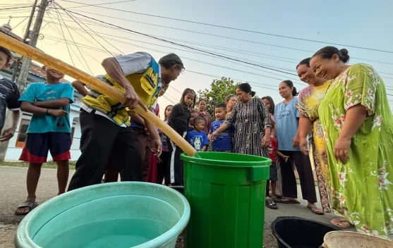 Kekeringan Landa 3 Desa di Lebak, Kementerian PU Kirim 3 Truk Tangki dan Pompa Air Bersih ke Warunggunung