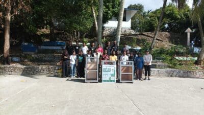 Mahasiswa KKN Uncen Tempatkan Tiga Drop Box Sampah Plastik di Kampung Asei Besar, Jayapura
