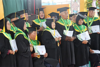 Bintan Cetak 94 Lansia Lulus Sekolah Lansia, 34 Orang Diwisuda di Sebong Lagoi sebagai Angkatan Kedua