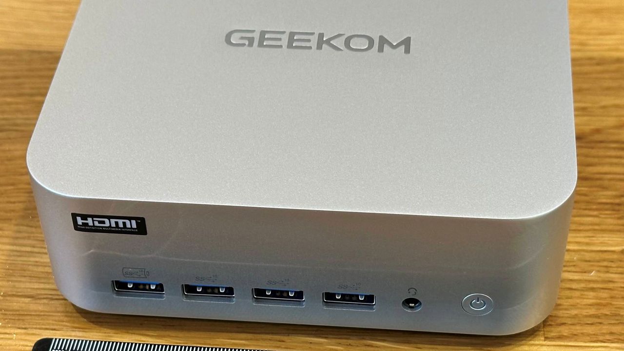 Geekom A9 Max 2026: Mini PC Ryzen AI 9 HX 470 Kencang, Tapi Kinerja Gaming Terhambat RAM Single-Channel
