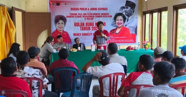 Mercy Barends Dorong Regenerasi Petani Rempah di Leihitu Barat, Maluku Tengah, Bagikan Puluhan Ribu Bibit Cengkeh dan Pala