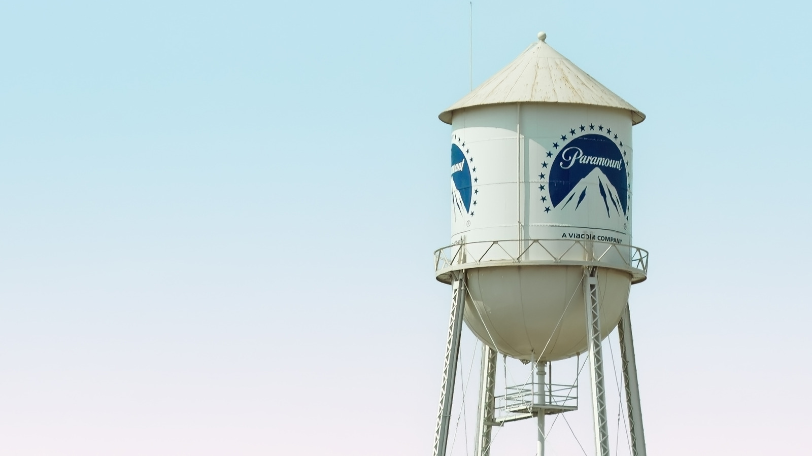 Merger Paramount-Warner Bros Ditunda hingga 2027, Paramount Kena Denda US$7 Juta per Hari