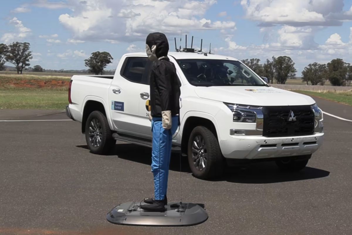 Australia Wajibkan Lane Keep Assist 2029, Penjualan Mitsubishi dan Mazda Terdampak Langsung