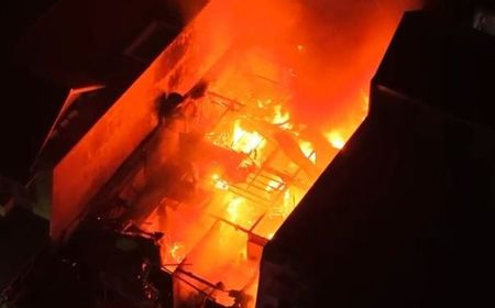 Damkar Jakarta Timur Padamkan Kebakaran Akibat Ledakan di Pulo Gadung, Satu Tewas