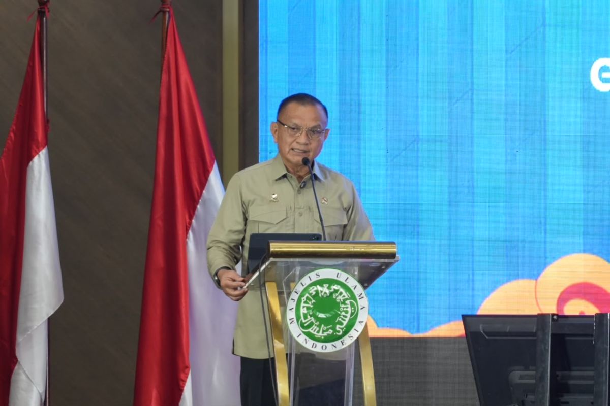 Lodewijk Paulus Soroti Oligarki dan Politik Transaksional di Kongres Umat Islam Indonesia VIII Jakarta