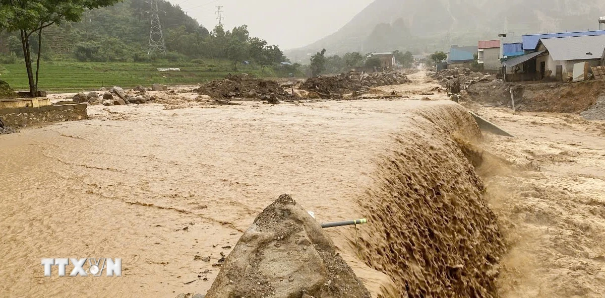 Komite Pertahanan Sipil Vietnam Instruksikan Tujuh Provinsi Tanggap Darurat Banjir dan Longsor
