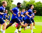 Gary Caldwell Terapkan Satu Aturan di Wigan Athletic: 'Team First' Sepanjang Musim