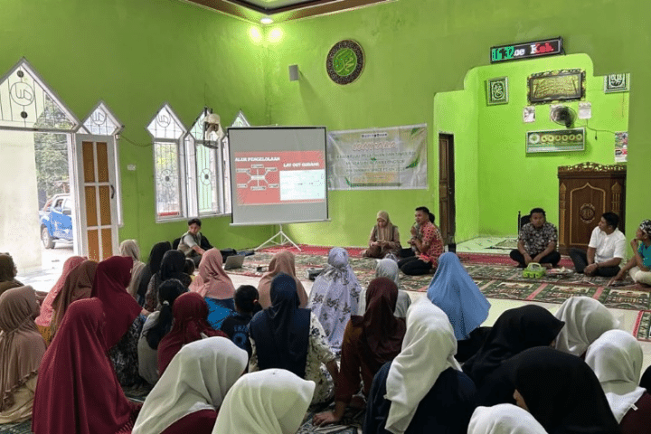 Mahasiswa FT-UH dan TAGANA Gowa Latih Warga Kelola Dapur Darurat di Desa Rawan Longsor