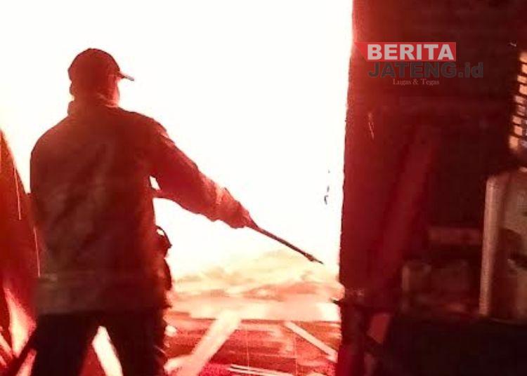 Kebakaran Gudang Mebel di Mlonggo Jepara Hanguskan Material Kayu dan Perlengkapan Produksi, Kerugian Capai Rp1 Miliar