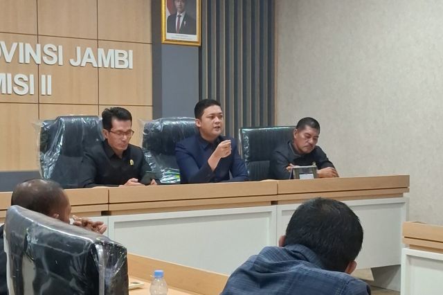 DPRD Jambi Siap Bentuk Pansus Jika Polemik BBM dan Gas Subsidi Tak Kunjung Usai, Massa Unjuk Rasa Desak Hapus Barcode