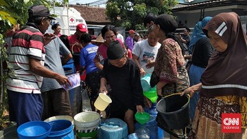 BPBD Tangsel Salurkan 73.100 Liter Air Bersih ke 162 Keluarga Terdampak Kekeringan Ekstrem di Keranggan