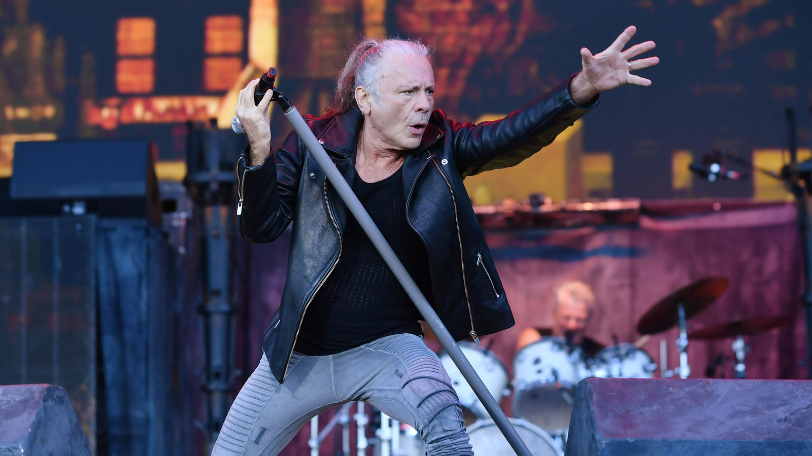 Bruce Dickinson dari Iron Maiden Punya Lisensi Pilot dengan 7.500 Jam Terbang, Sempat Jadi Instruktur di Video Keselamatan