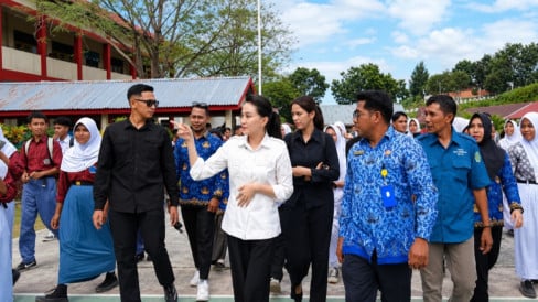 Gubernur Malut Sherly Tjoanda Sidak SMAN 1 Halmahera Tengah, Kesal Lihat Lampu Putus dan WC Rusak Setahun