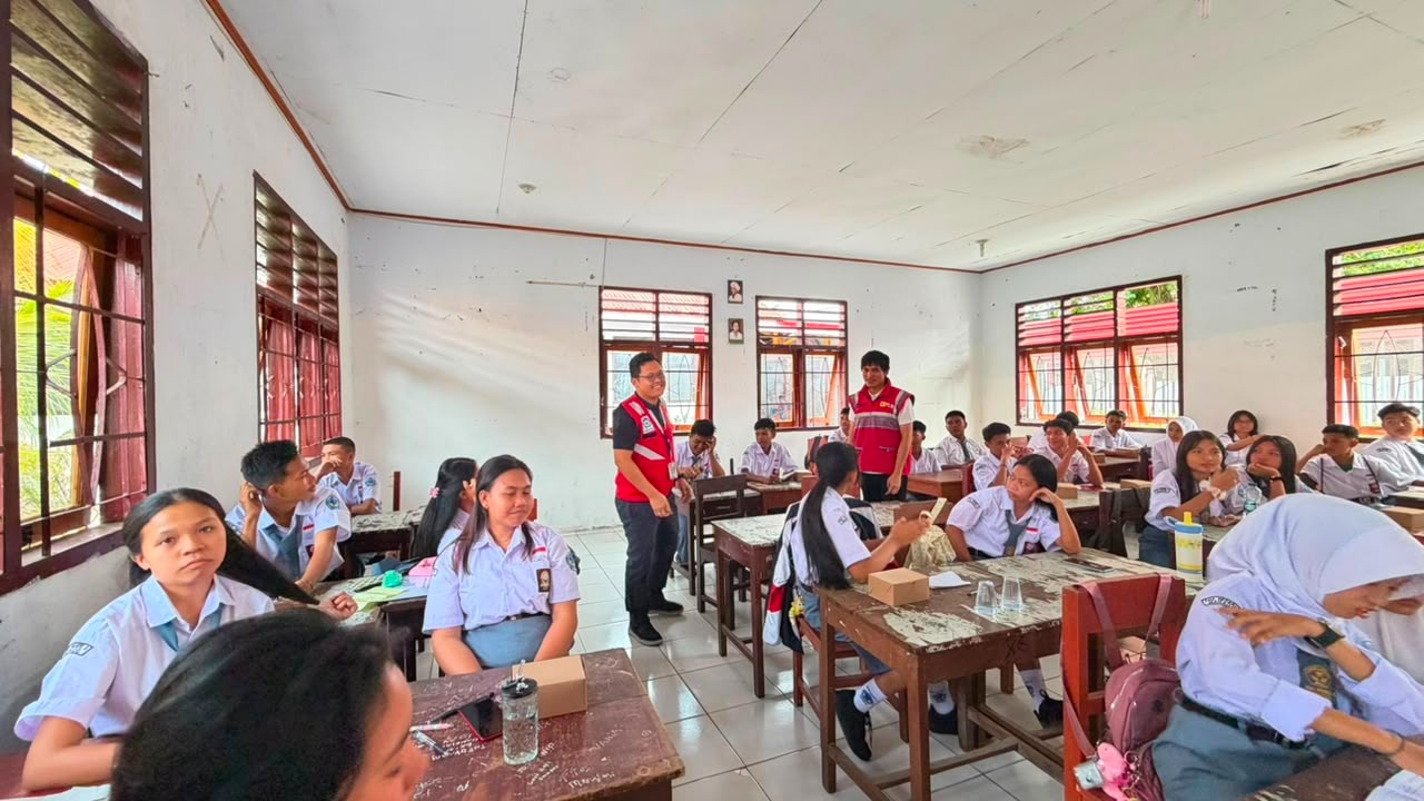 Bukan Cuma Teori, PLN Ajak Siswa Manado Jadi 