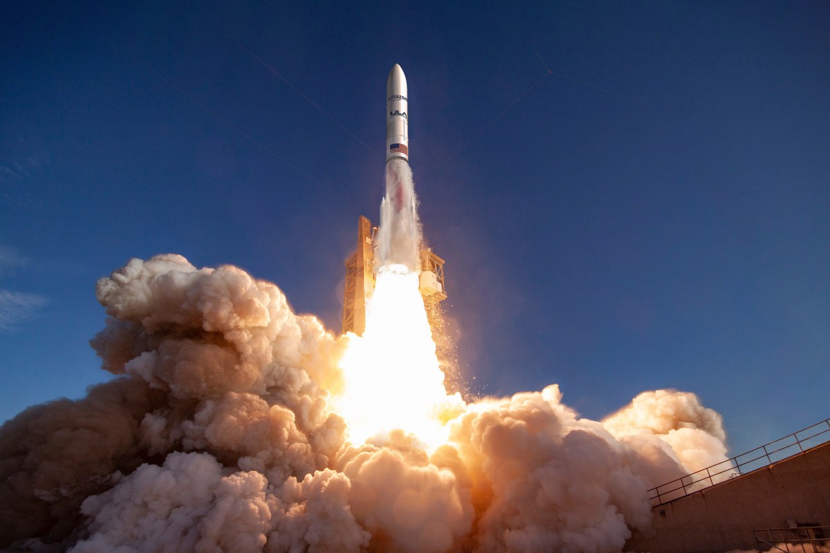 Amazon Siapkan 5.105 Satelit untuk Koneksi HP, Tantang Dominasi SpaceX di 2028