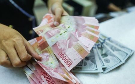 Rupiah Jeblok ke Rp18.070 per Dolar AS, Harga Emas Antam Justru Ambrol Rp9.000