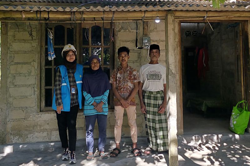 Hidup 20 Tahun dalam Gelap, Keluarga di Semarang Kini Nikmati Listrik PLN Gratis