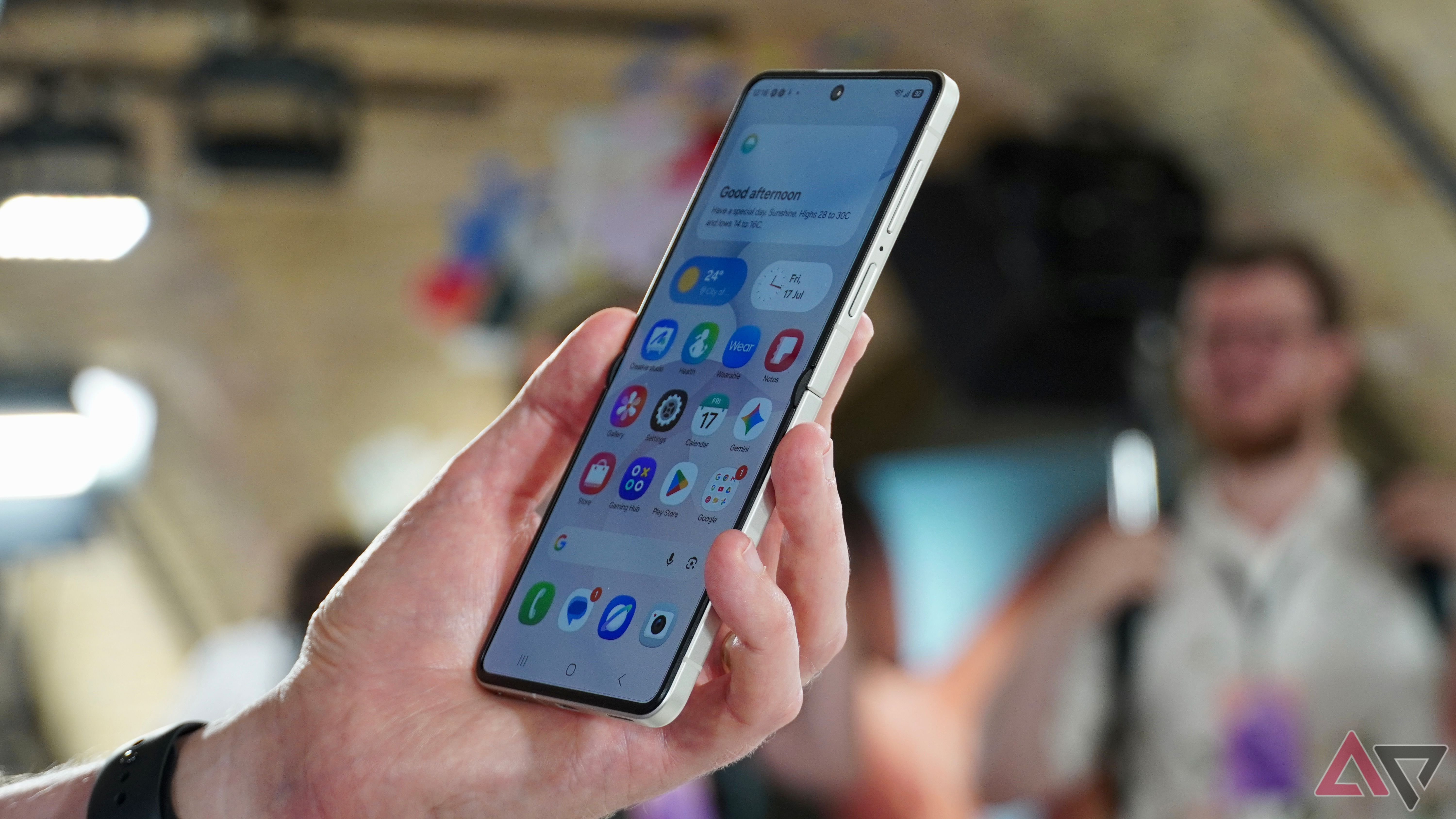 Samsung Dikabarkan Siapkan Baterai Lebih Besar untuk Galaxy S27, Bocoran Muncul dari Acara Galaxy Z Fold7