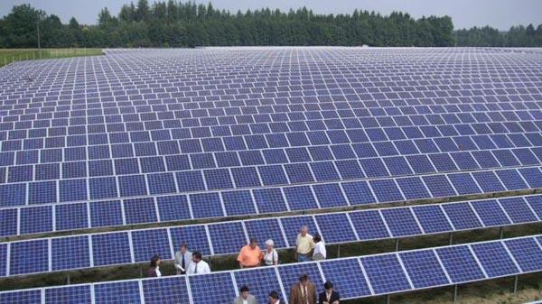 IESR Dorong Program PLTS 100 GW Tak Cuma Genjot Kapasitas, Tapi Wajib Bawa Listrik ke Desa 3T