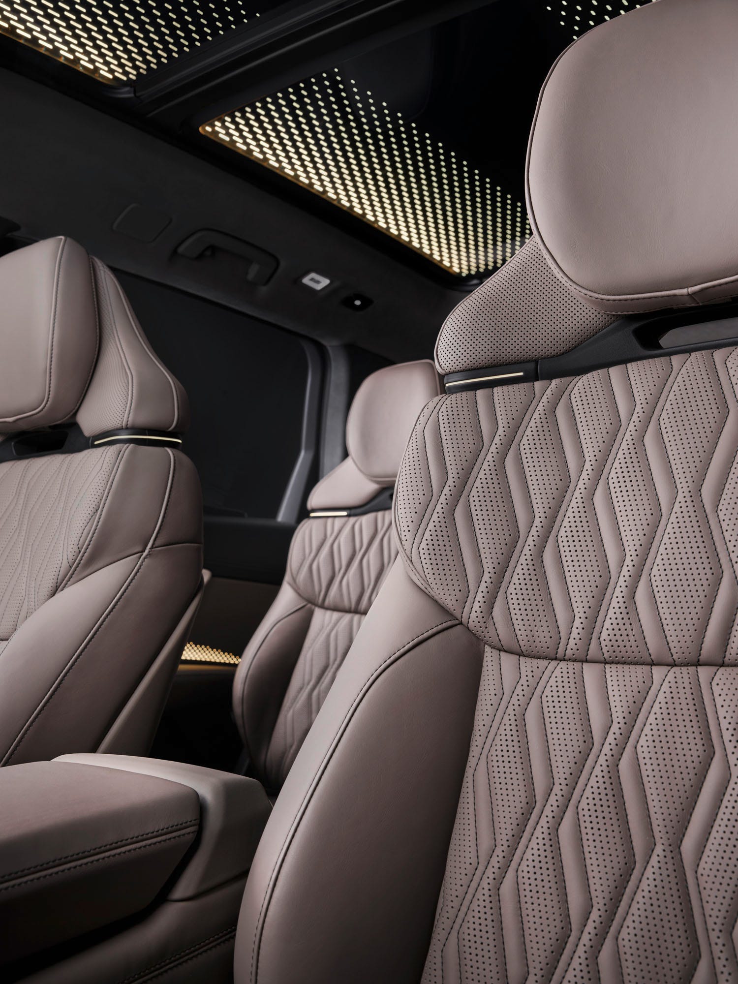 Interior Mewah SUV Tiga Baris Audi Q9 2027 Terlihat dari Semua Sudut