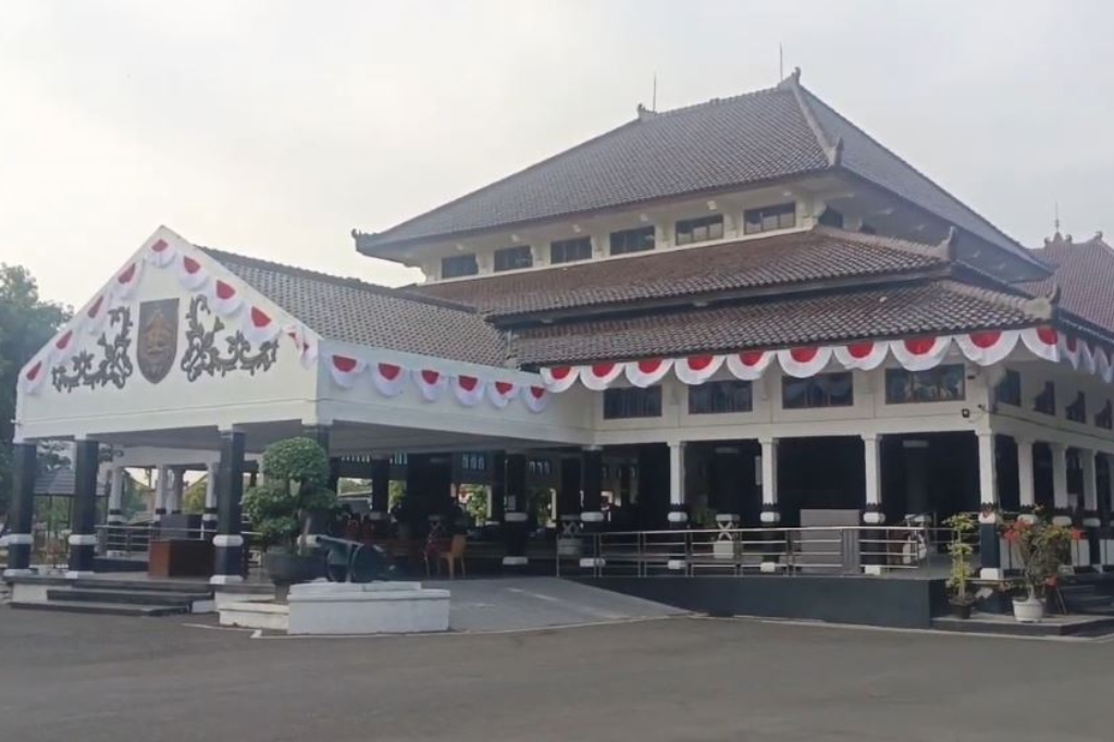 KPK Tangkap Bupati Pemalang Anom Widiyantoro dalam OTT, Pelayanan Publik Dipastikan Normal