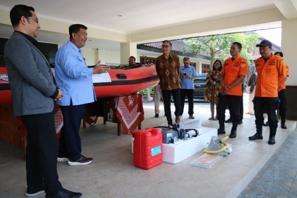 Antisipasi Megathrust, Angkasa Papa Indonesia Serahkan Perahu Karet dan Mesin 25 PK ke SAR Kulonprogo