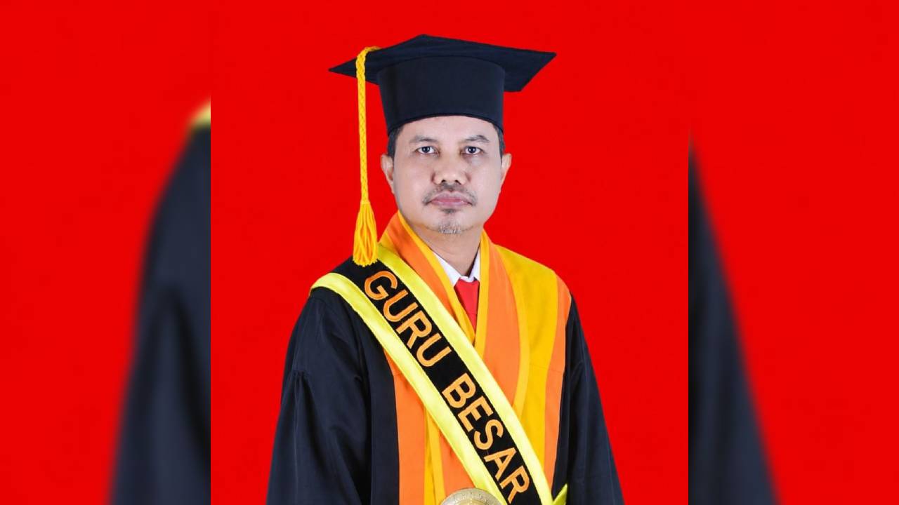 Resmi Dikukuhkan sebagai Guru Besar UHO, Prof Najib Husain Punya Rekam Jejak Panjang di Komunikasi Pembangunan dan Politik Sultra