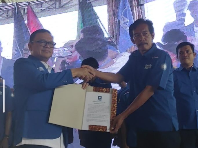 PAN Sumsel Targetkan Satu Kursi DPR RI dari Musi Rawas, Joncik Muhammad Lantik Ratusan Pengurus DPC