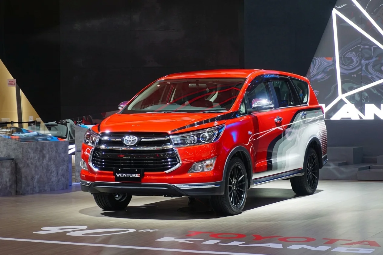 Harga Bekas Innova Venturer 2017 Diesel dan Bensin, Perbandingan Spesifikasi serta Kelebihan Masing-Masing Varian