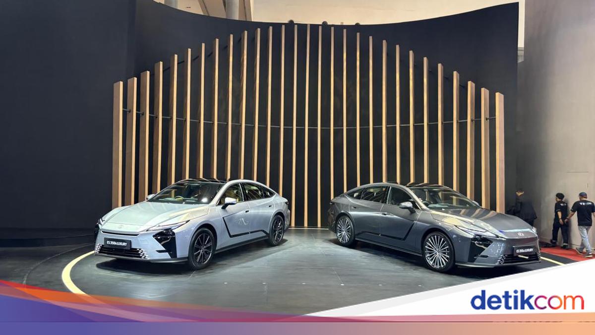 Lexus ES Hybrid dan Listrik Generasi Kedelapan Resmi Meluncur di GIIAS 2026, Harga Mulai Rp 1,299 Miliar