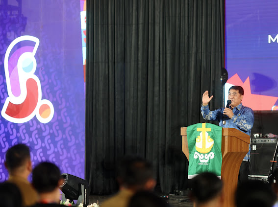Gubernur Sulut Yulius Selvanus Dorong Remaja GMIM Perkuat Iman dan Moral di Tengah Pesta Seni