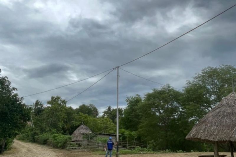Sambut HUT RI ke-81, PLN Nyalakan Listrik di Dusun Motaulun Perbatasan Timor Leste, Uji Kelayakan Jaringan Mulai