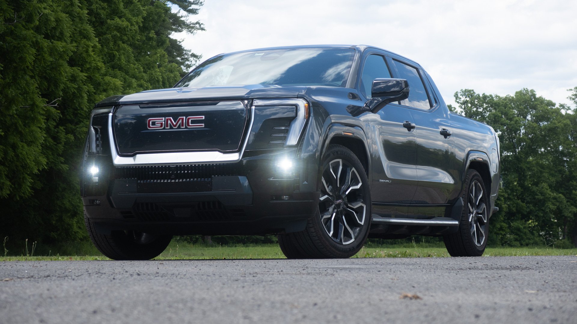 Test Drive GMC Sierra EV Denali 2026: Pickup Listrik Mewah dengan Jarak Tempuh 478 Mil