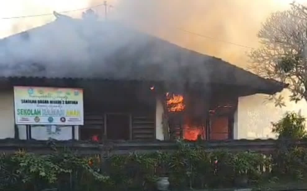 Kebakaran Hanguskan SD Negeri 2 Batuan Gianyar, Kerugian Capai Rp250 Juta Akibat Korsleting Kulkas