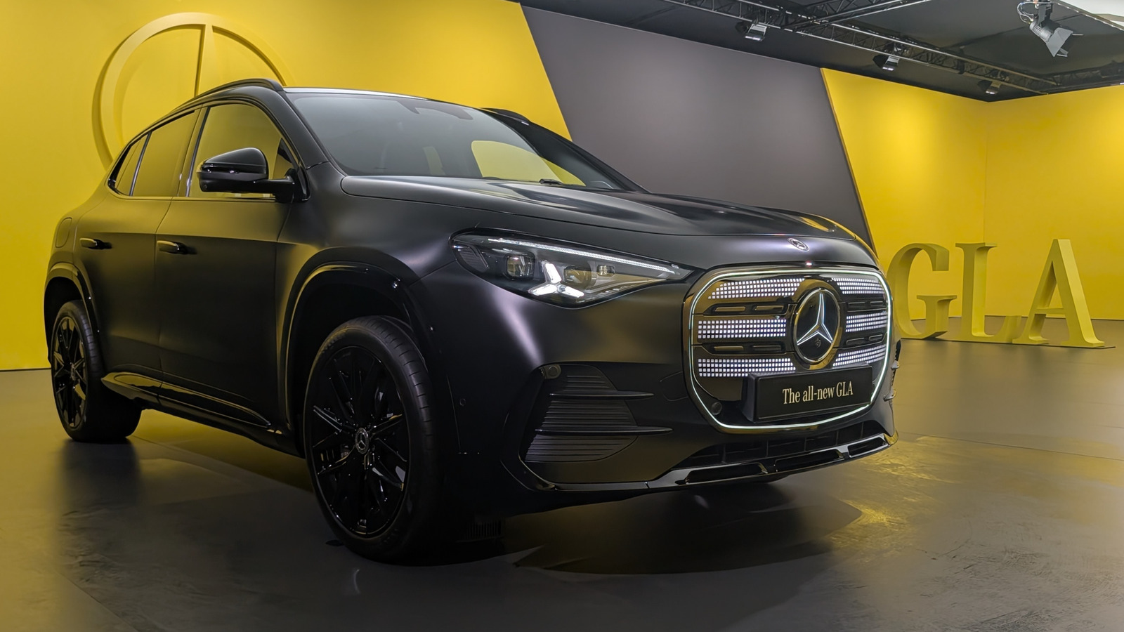 Mercedes-Benz GLA 2028 Meluncur di Eropa, Tawarkan Pilihan EV RWD atau Hybrid, Dimensi Makin Besar