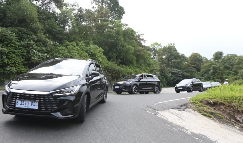 Uji BYD M6 DM di Rute Medan-Berastagi: Konsumsi 79 Km/Liter, Tapi Catat Angka Rata-ratanya